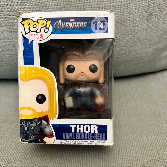 Funko POP! Marvel Avengers Thor #12 Vinyl Figure DAMAGED BOX SEE PICS - Picture 2 of 6